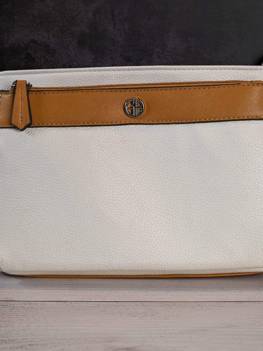 Giani Bernini White & Cognac Pebbled Crossbody Bag Colorblock Purse